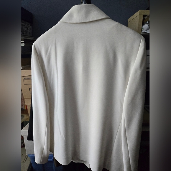 Rena Rowan Vintage White Blazer - Picture 3 of 5